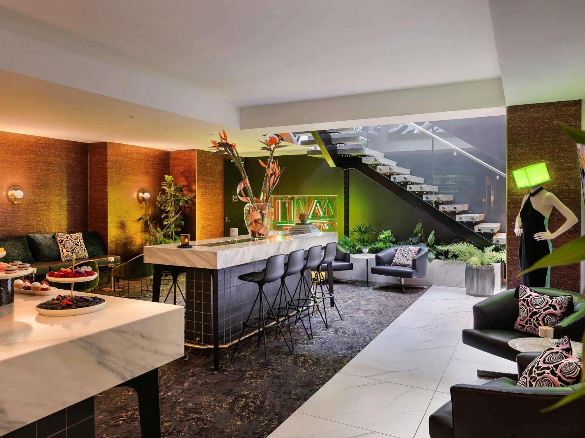 Atelier King Suite Club Signature Access