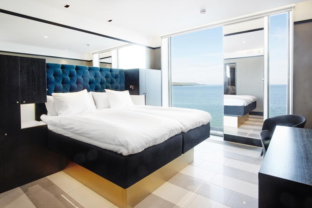 Deluxe Twin Room with Lake View