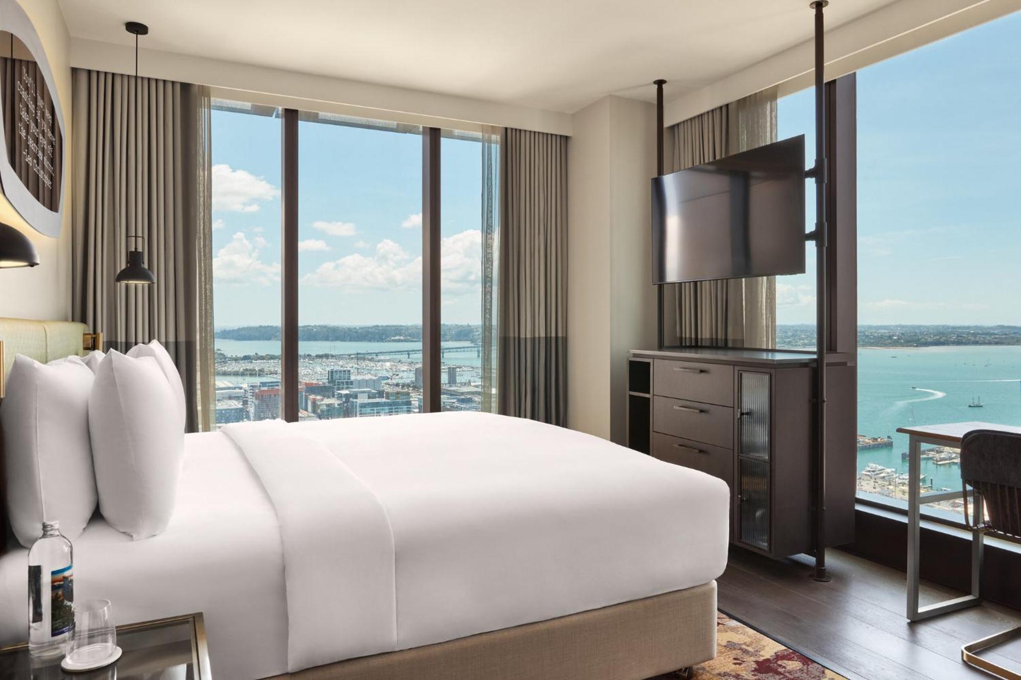 Standard Corner King Room Harbour View High Floor