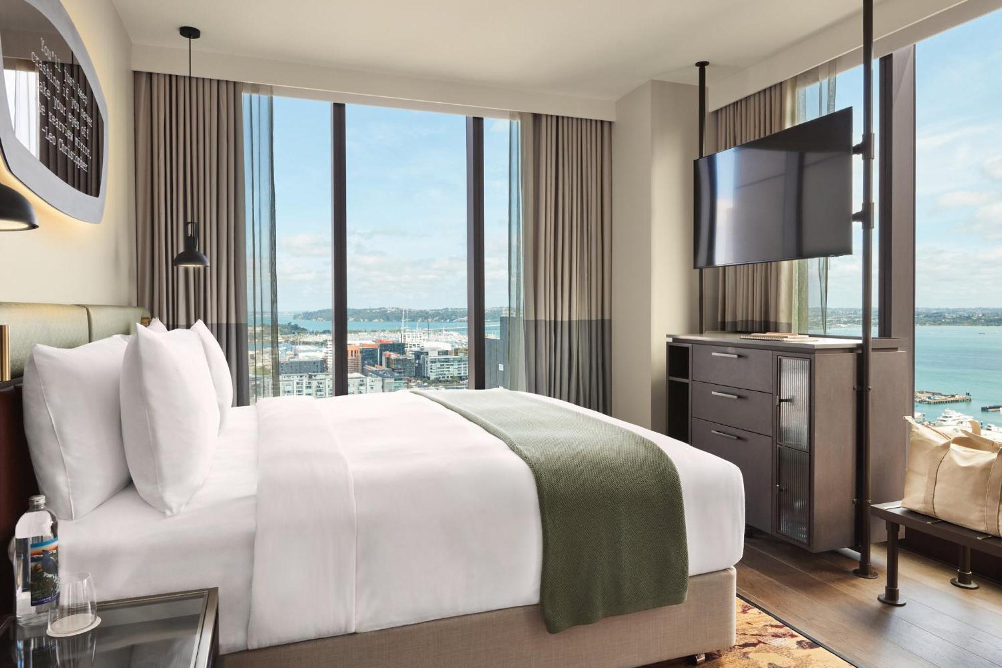 Standard Corner King Room Harbour View High Floor
