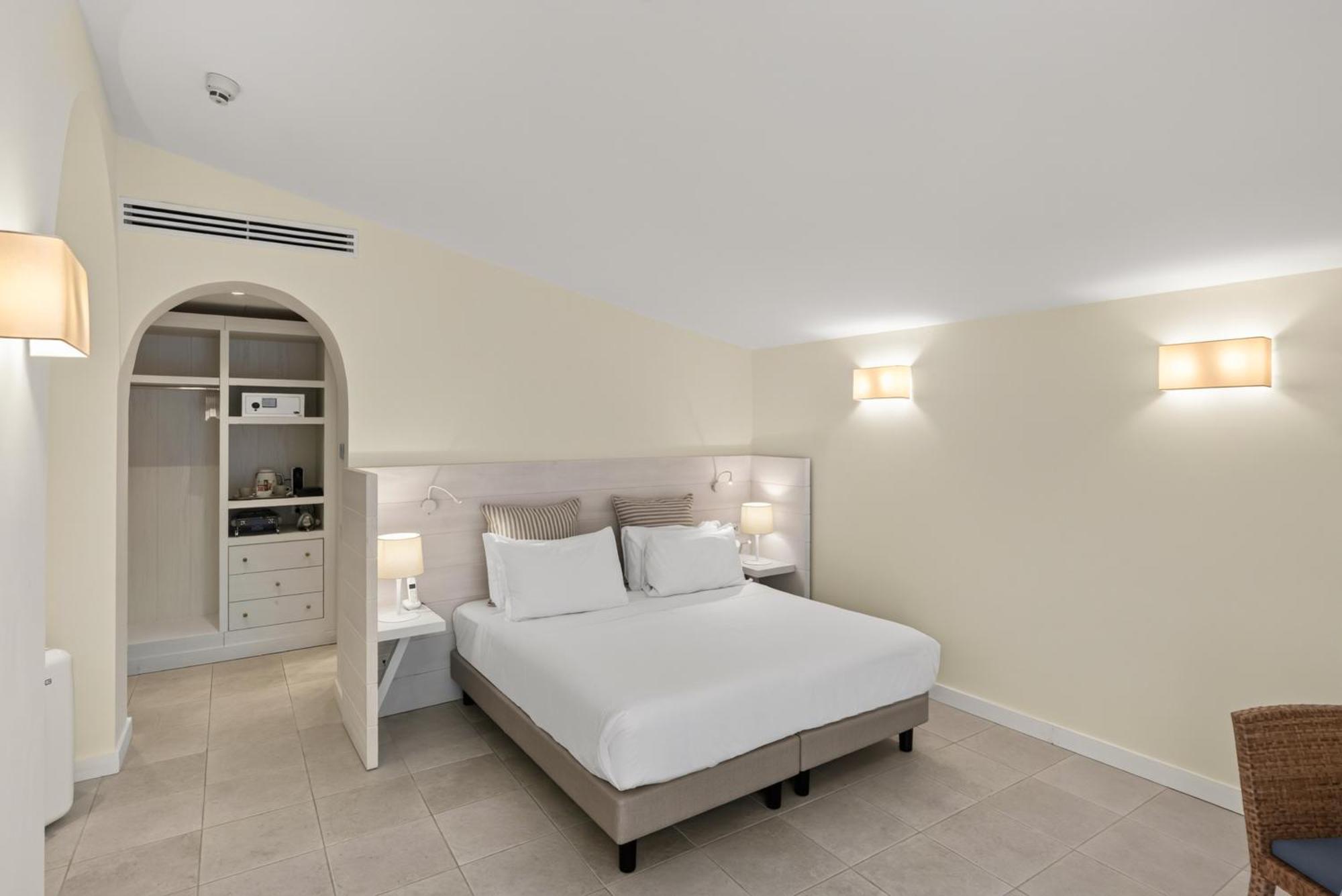 DeLuxe Double with balcony and garden view Annex