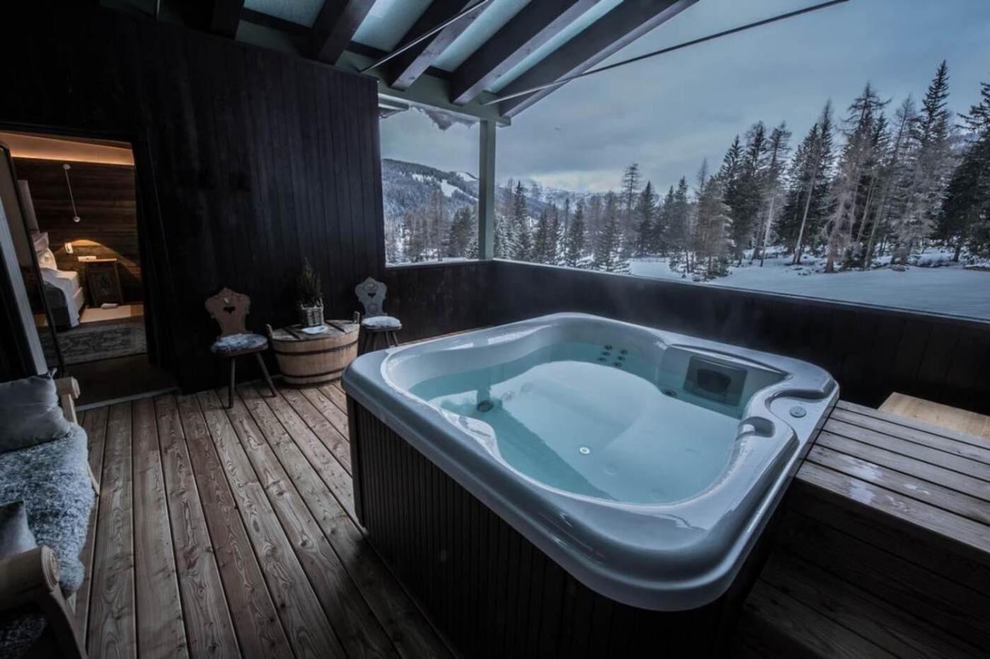 Deluxe Suite Spa Bath