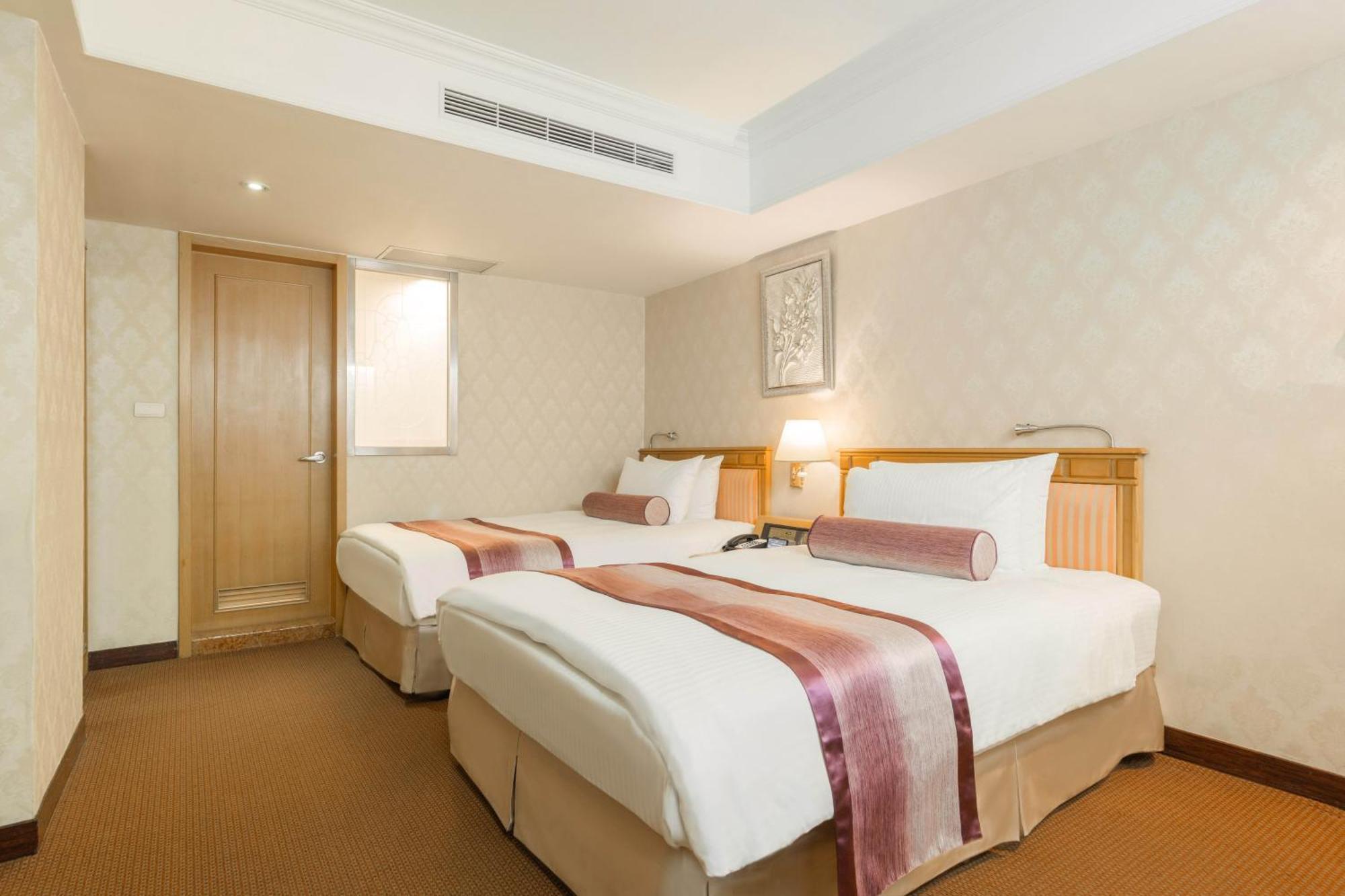 Large Twin Room No Window