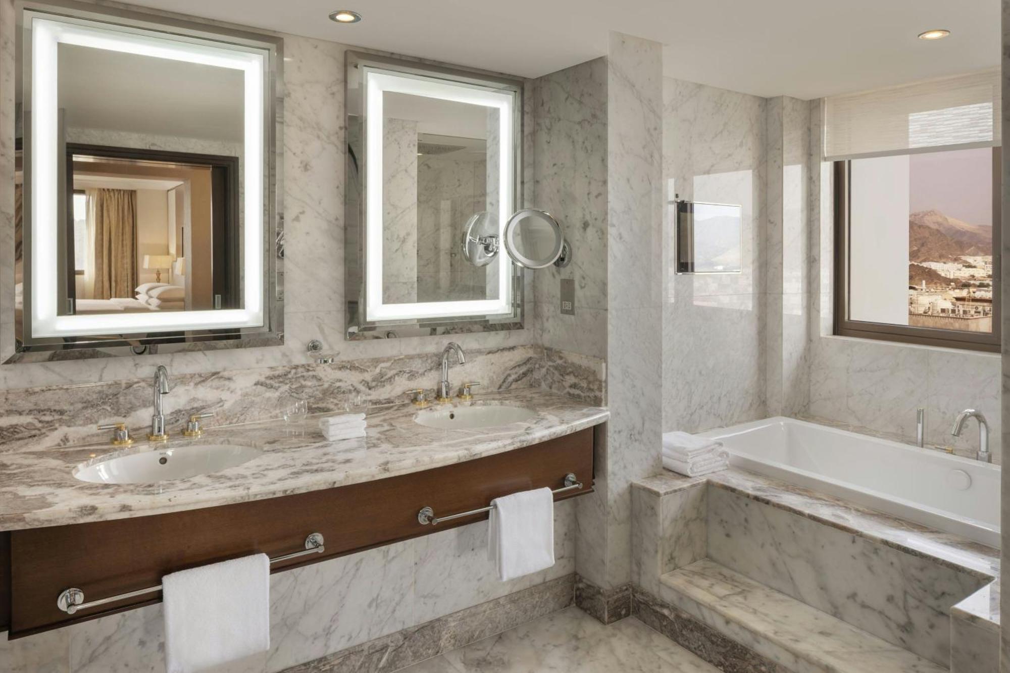 Executive Suite Club lounge access Executive Suite 1 King