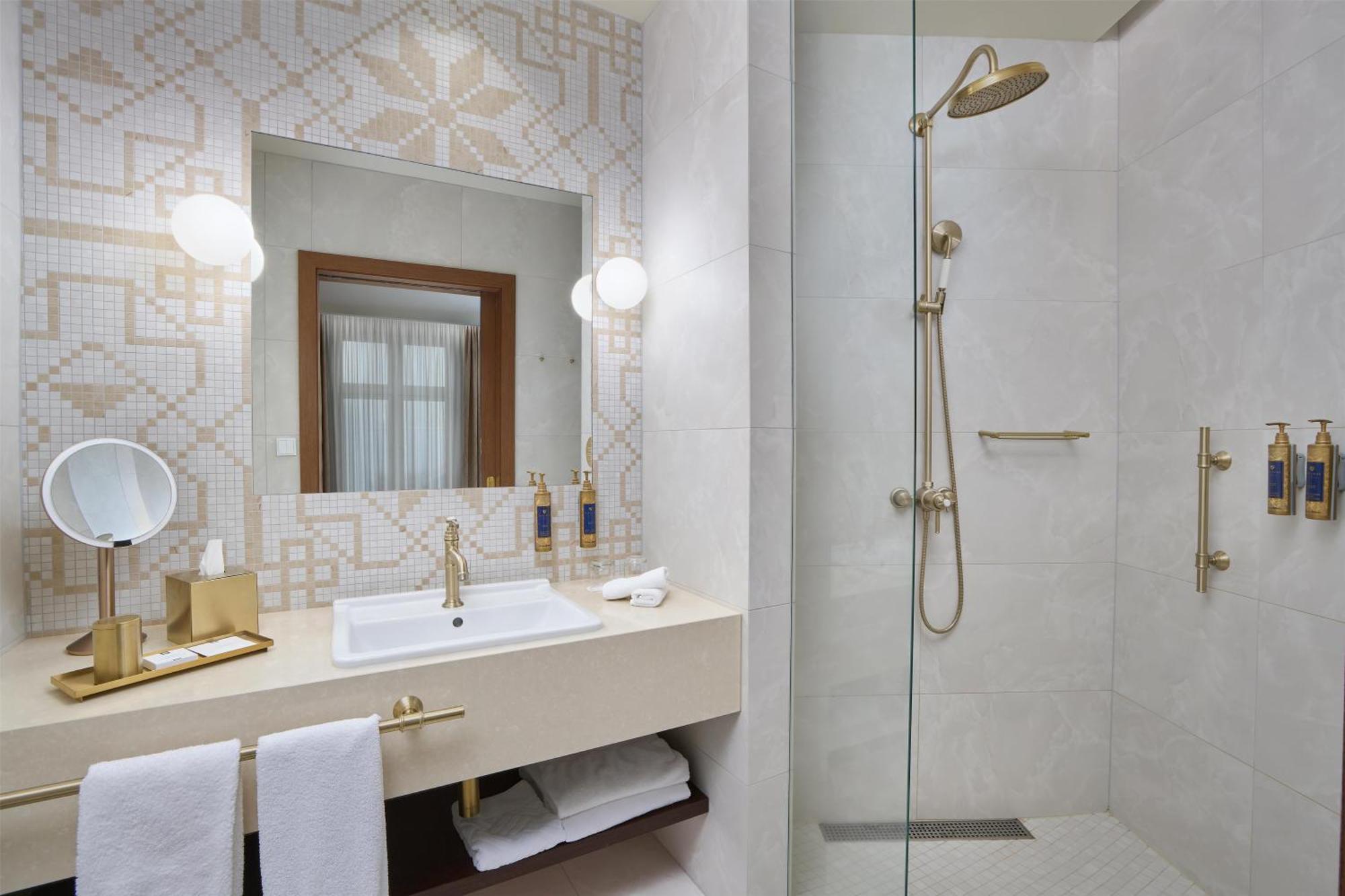 Connecting Family Suite