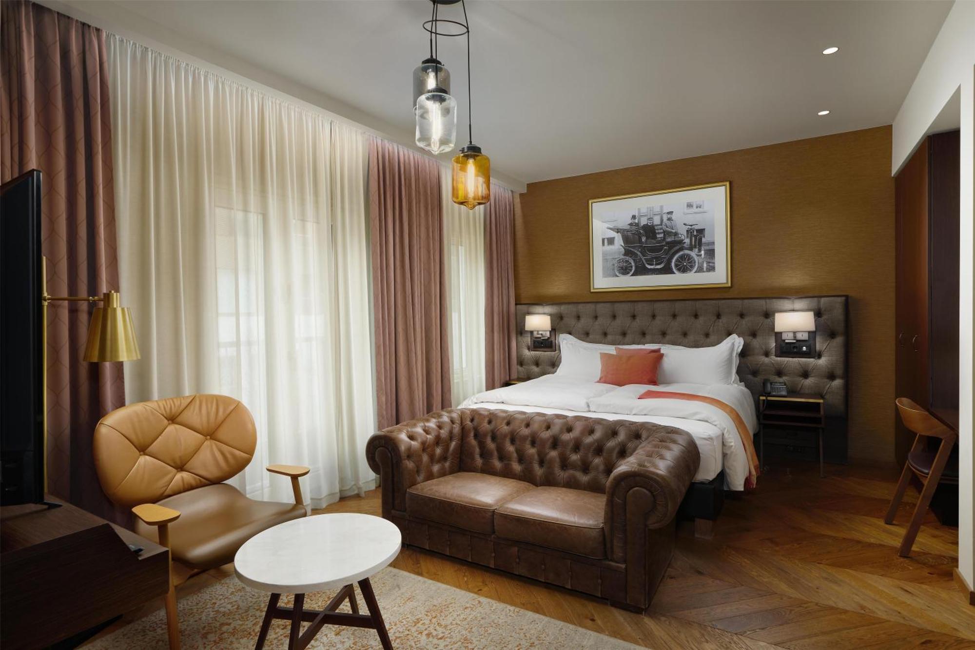 Deluxe King Room