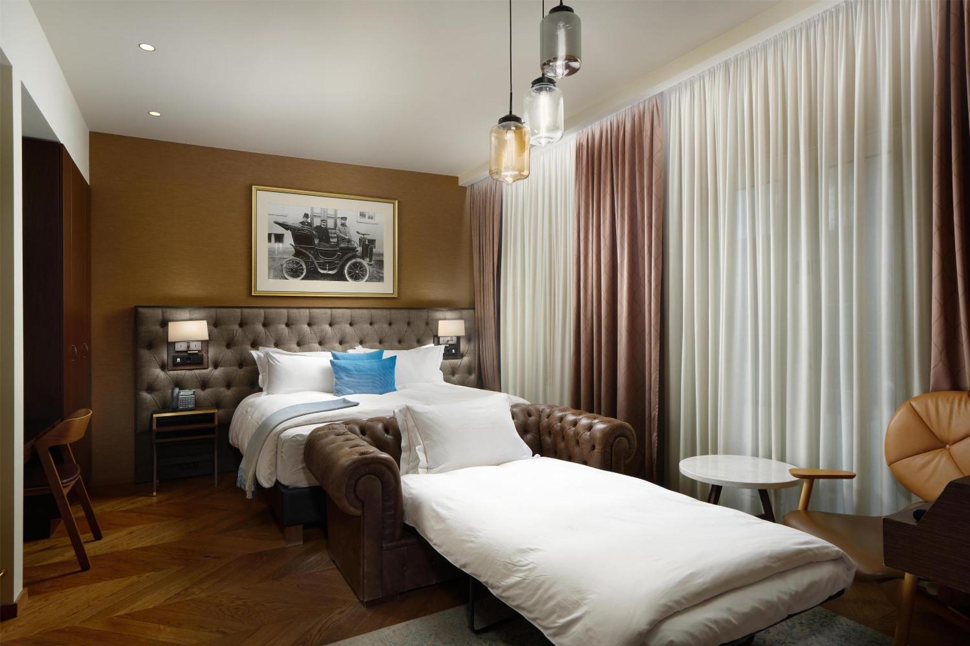 Deluxe King Room Sofa Bed