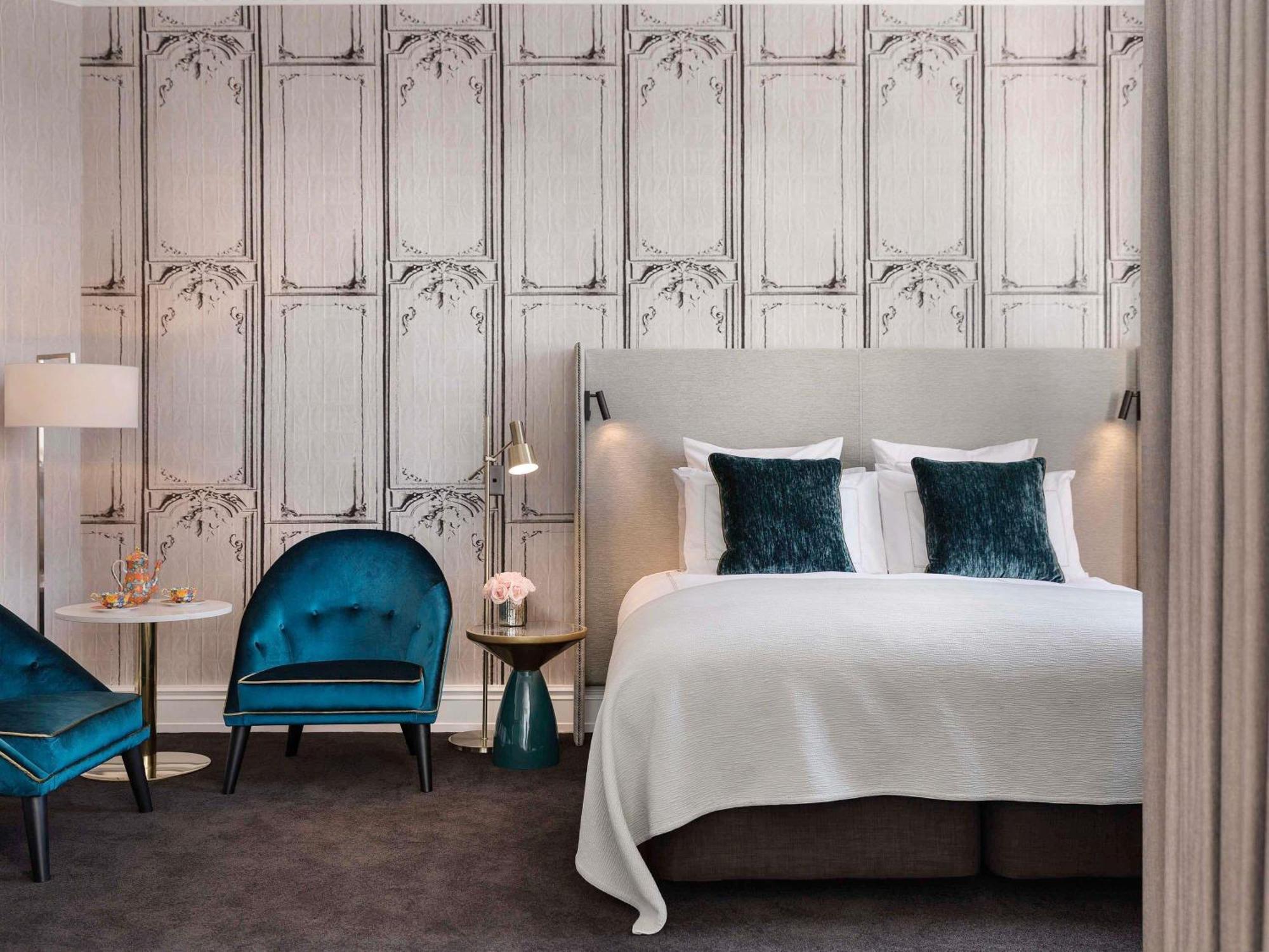 Luxury King Room One California King Bed