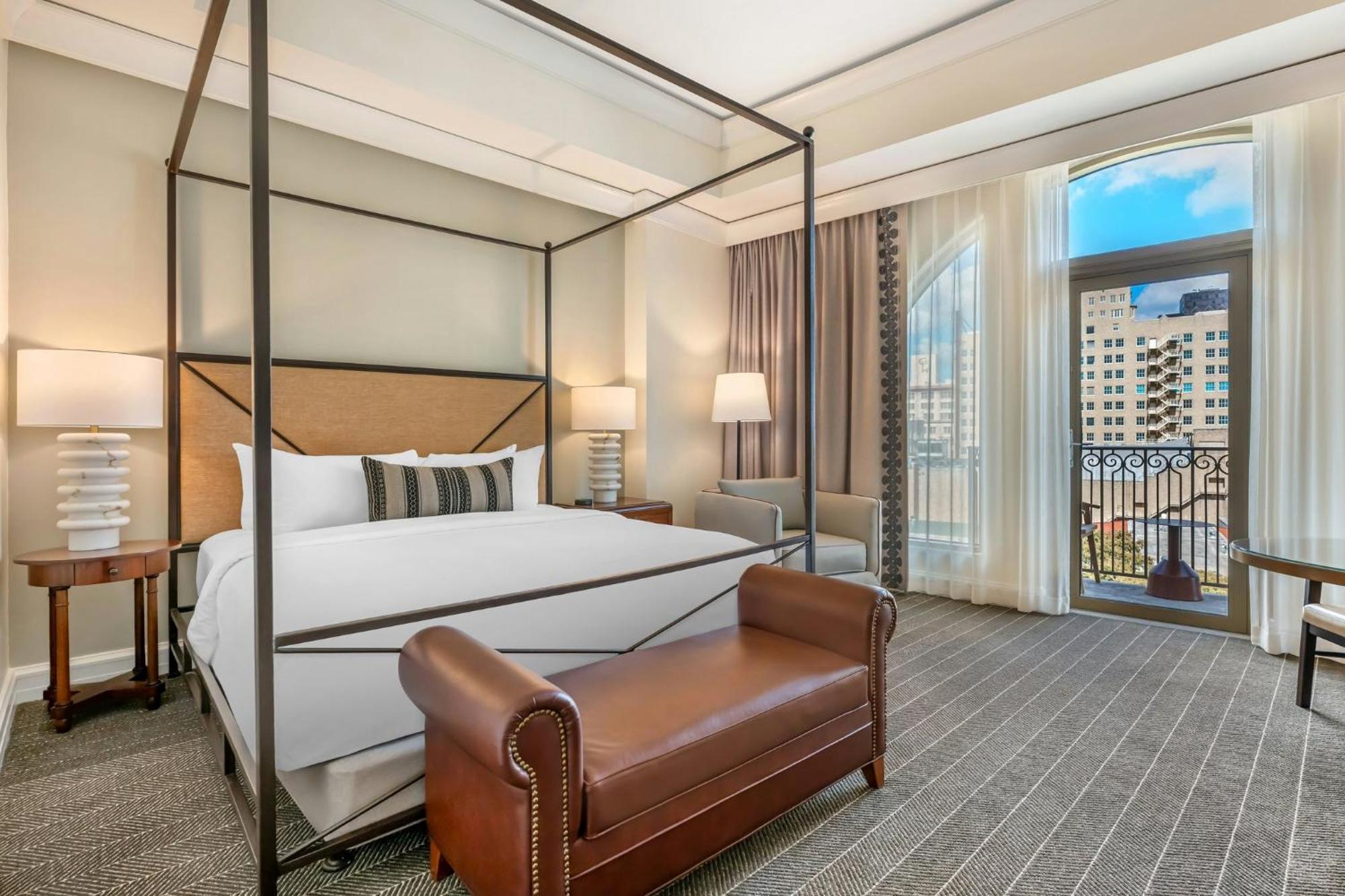 Premier Balcony Riverview King Bed