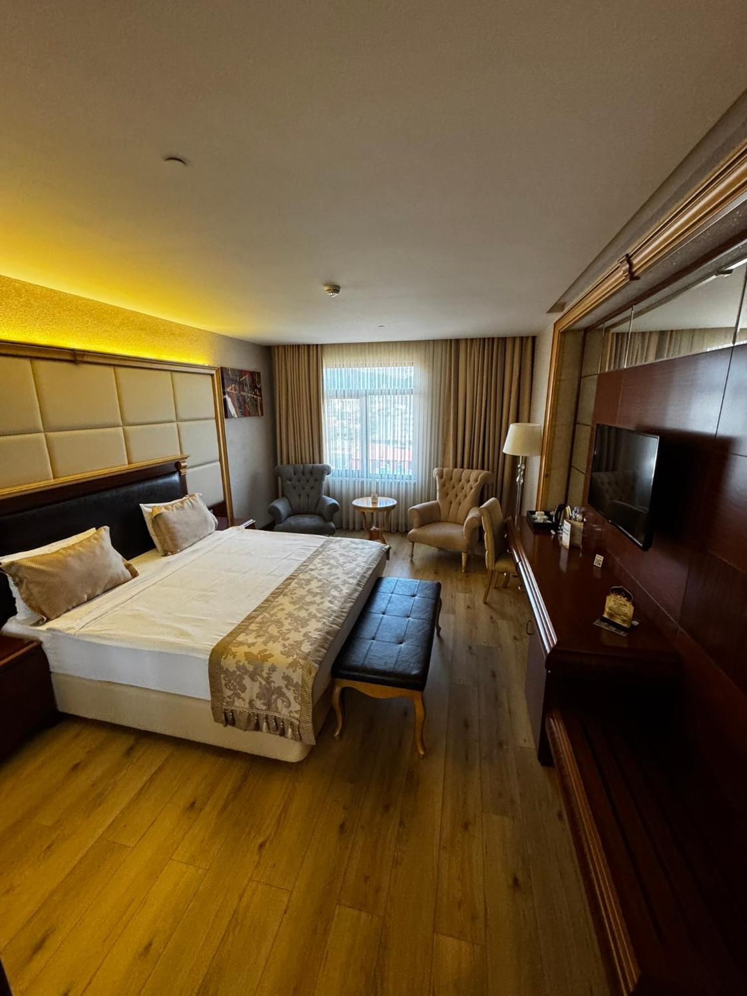 Deluxe Family Room