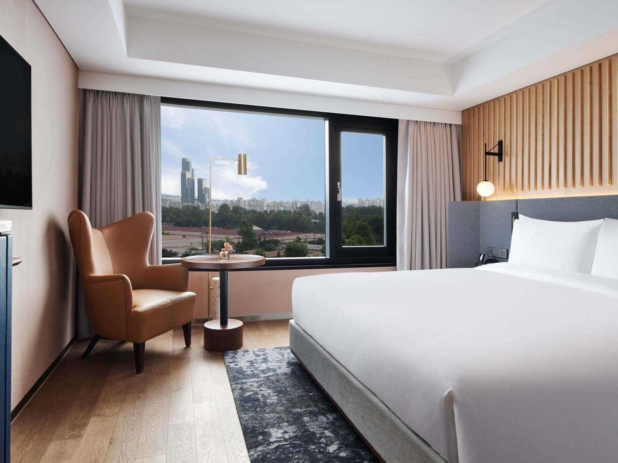 Signature City King Room