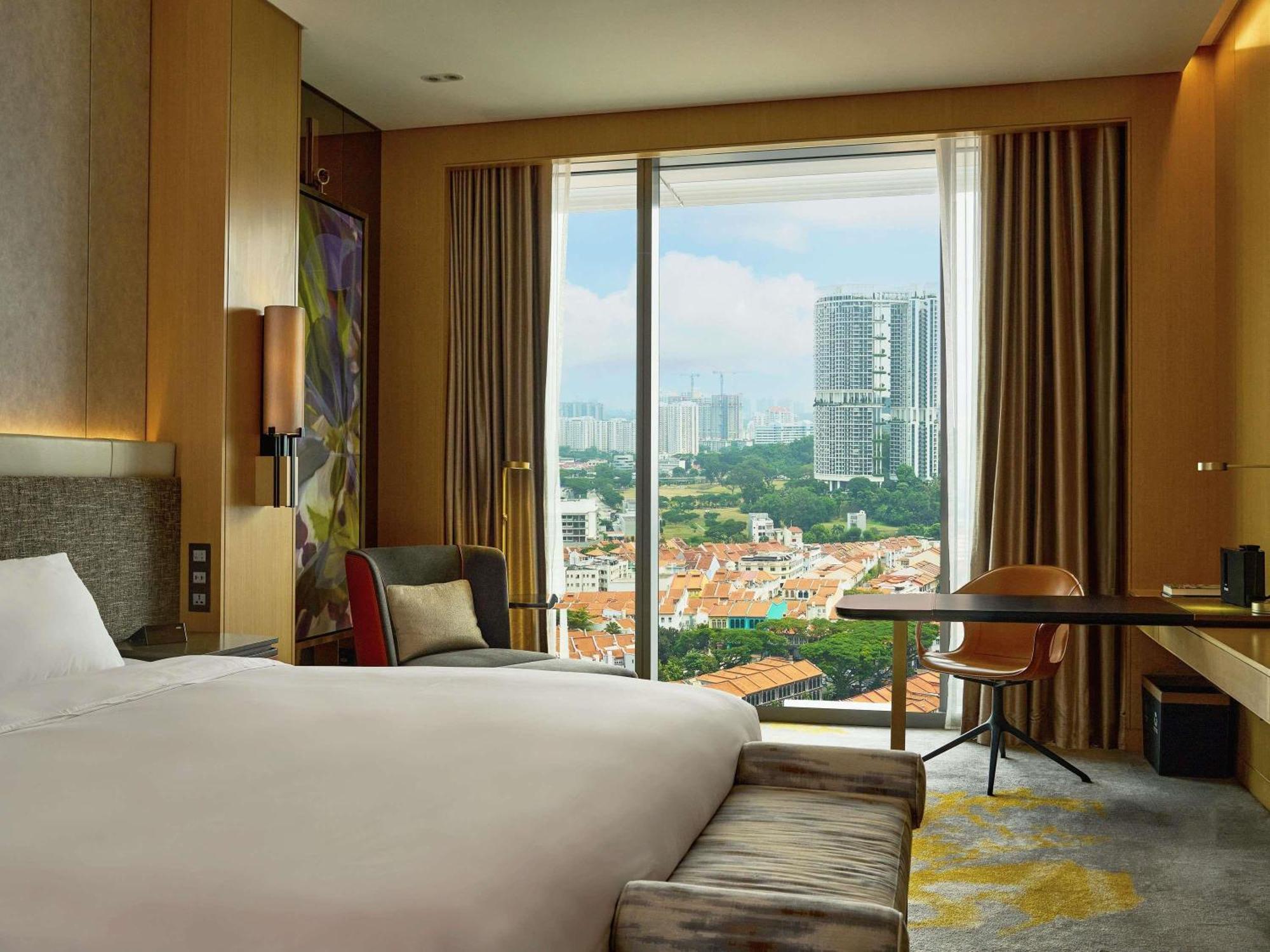 Luxury Room 1 King Bed Heritage View