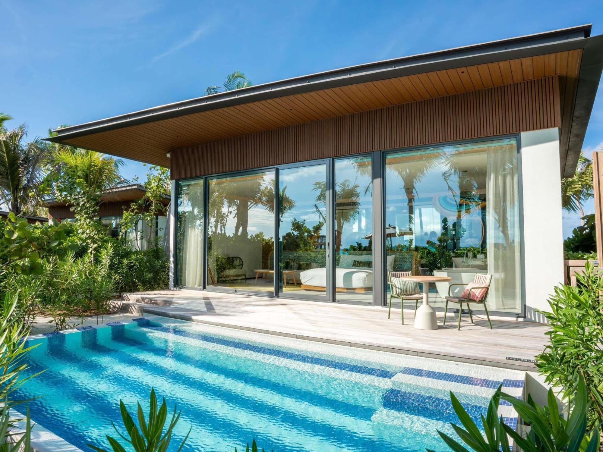 Family Beach Pool Villa Capsule