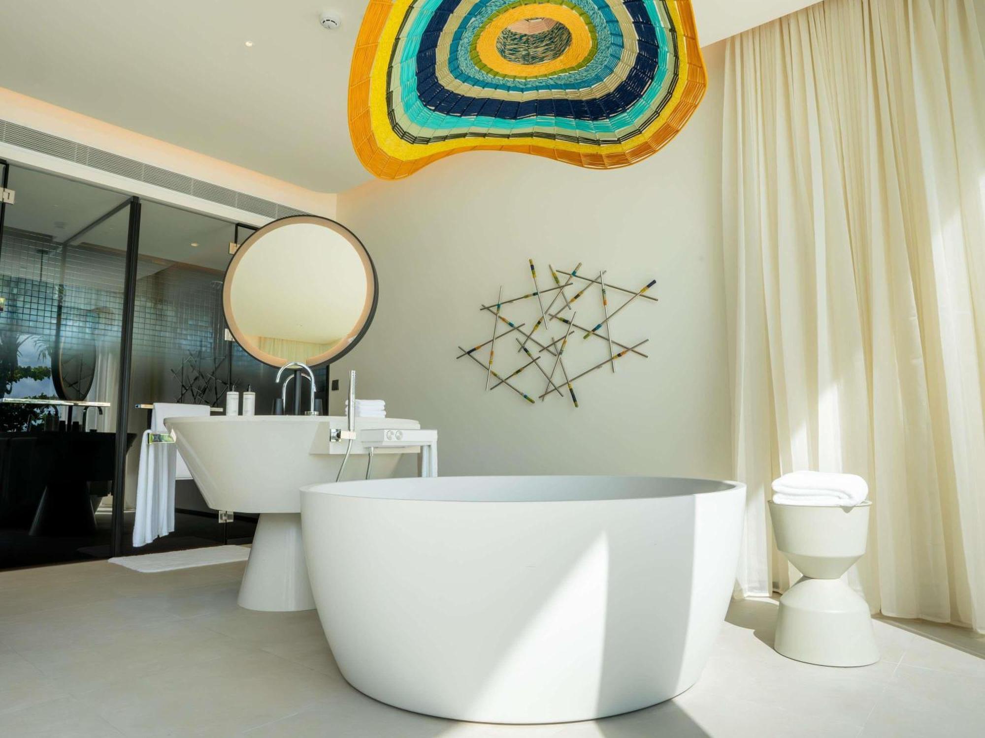 Family Beach Pool Villa Capsule