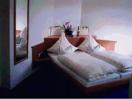 Club Twin Room (Lounge Access & One Way Airport Transfer)