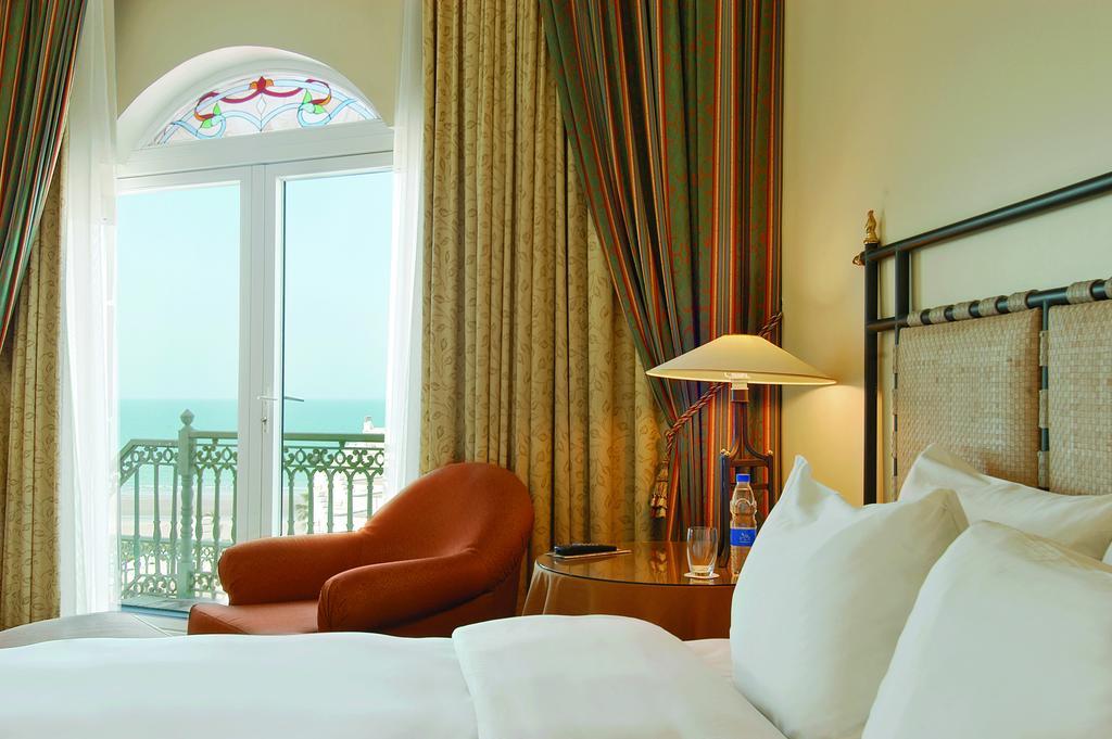 Chambre Lit King-Size - Vue sur Piscine