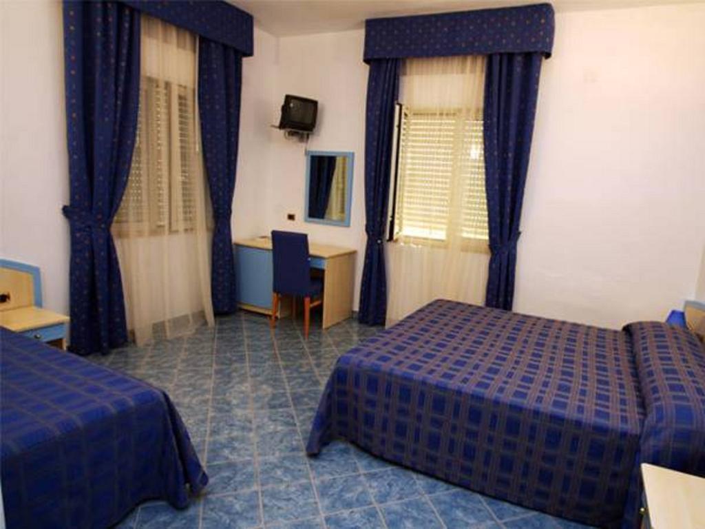 Standard Quadruple Room,203758597:JPEG