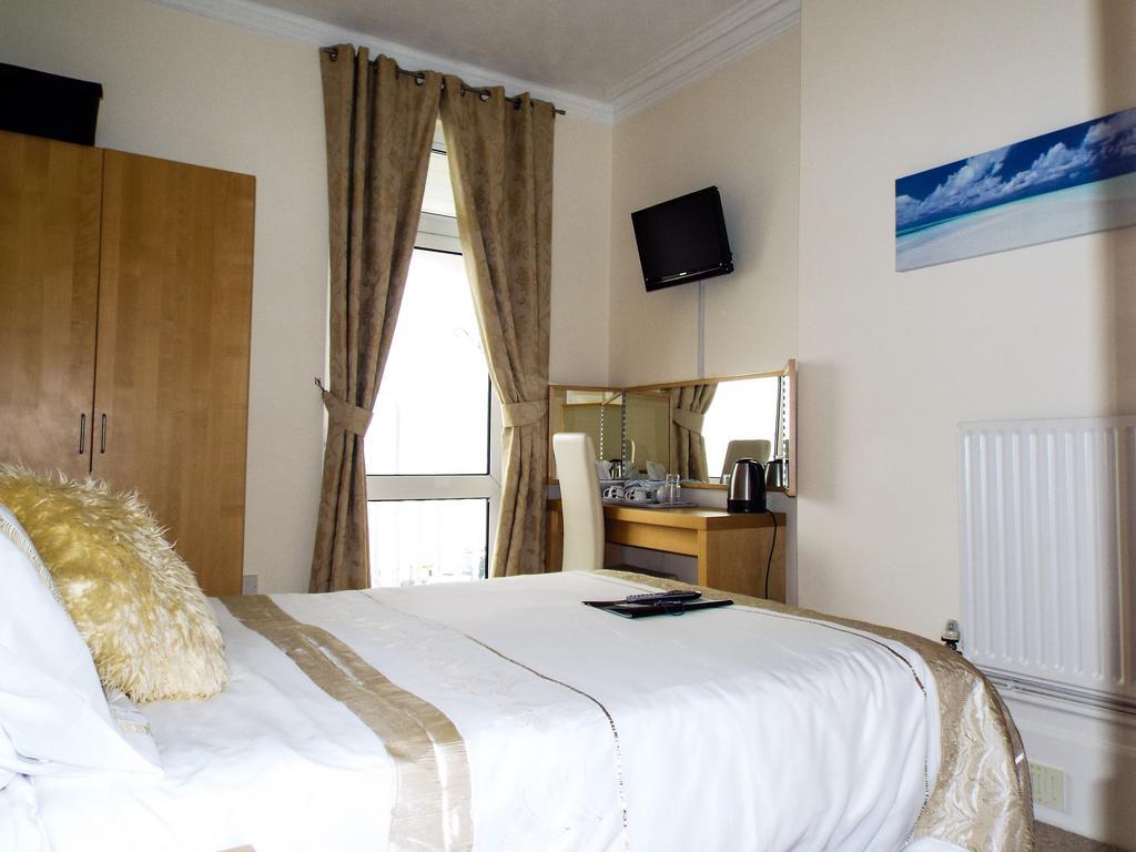 Double Room with Balcony and Sea View