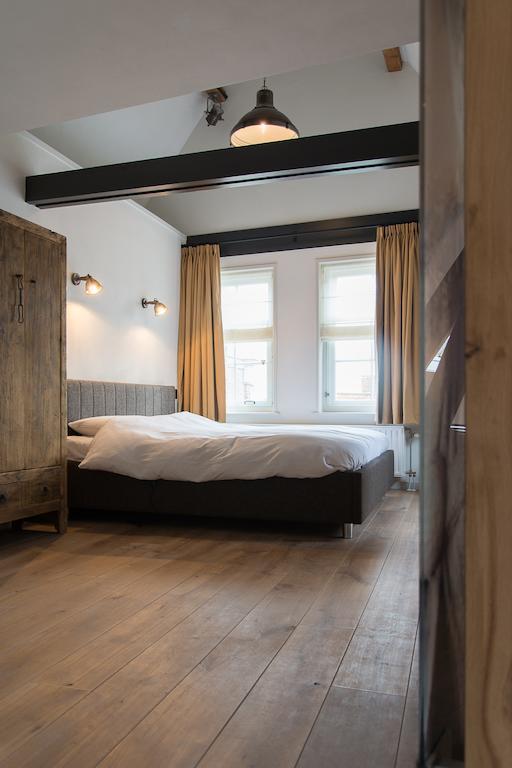 Deluxe Double Room with Bath and Shower