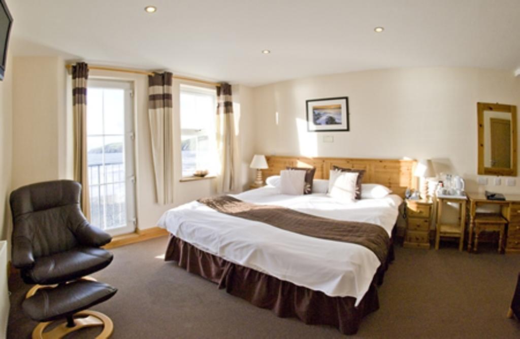 Double or Twin Room with Sea View