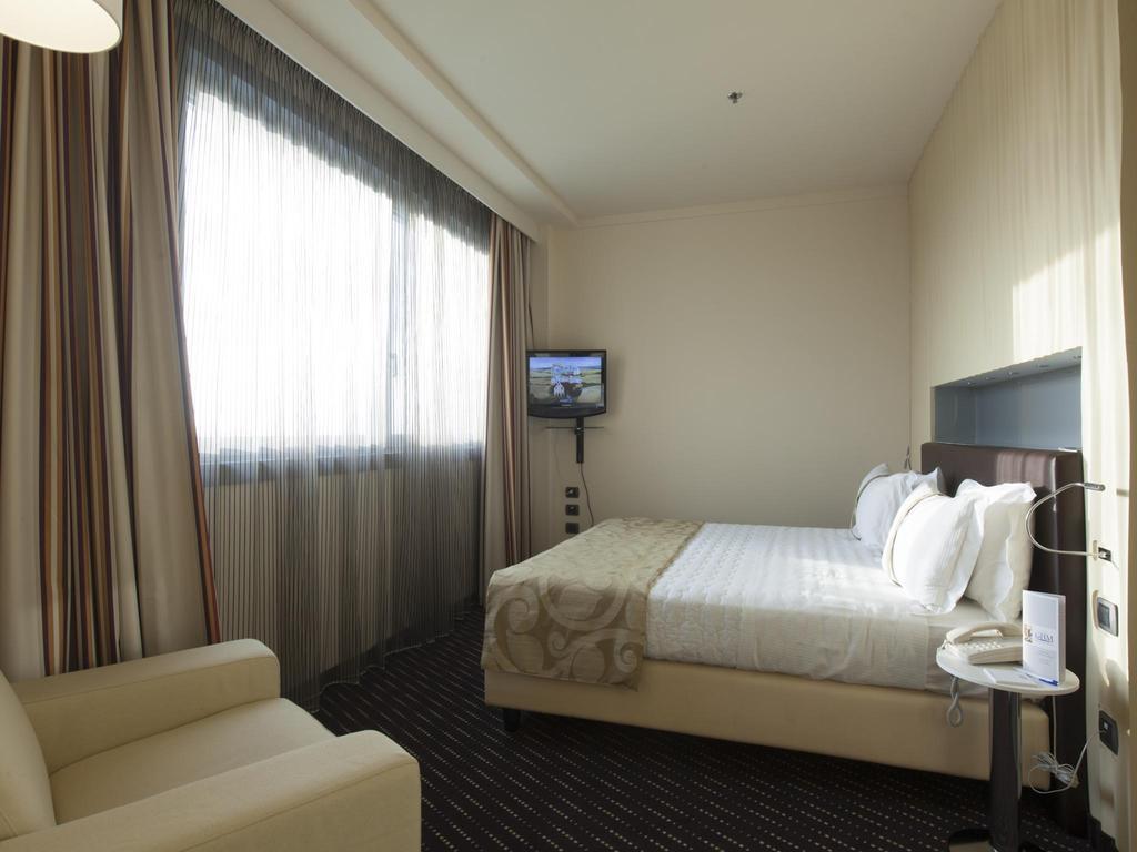 King Suite,250152941:JPEG