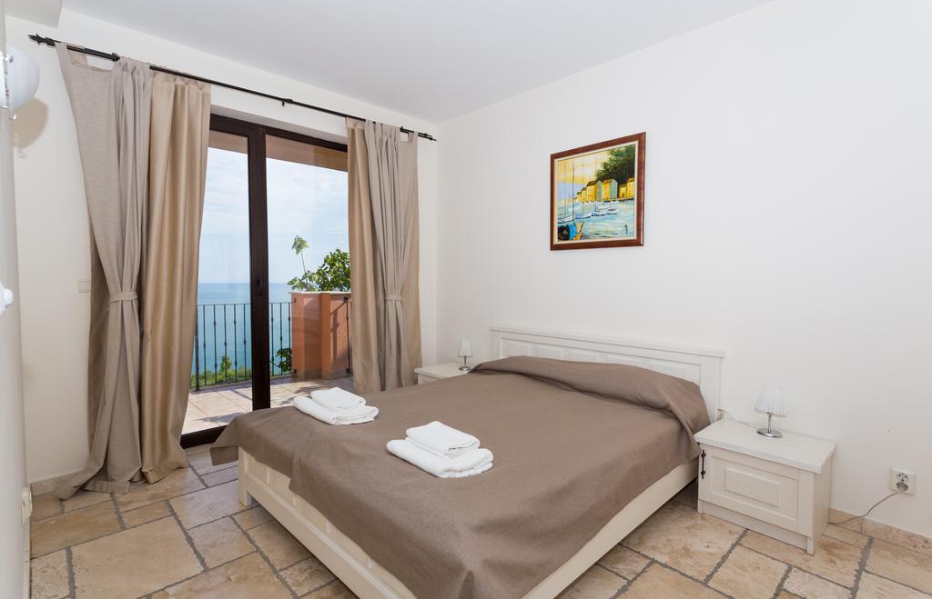 Three-Bedroom Apartment Balcony Sea View