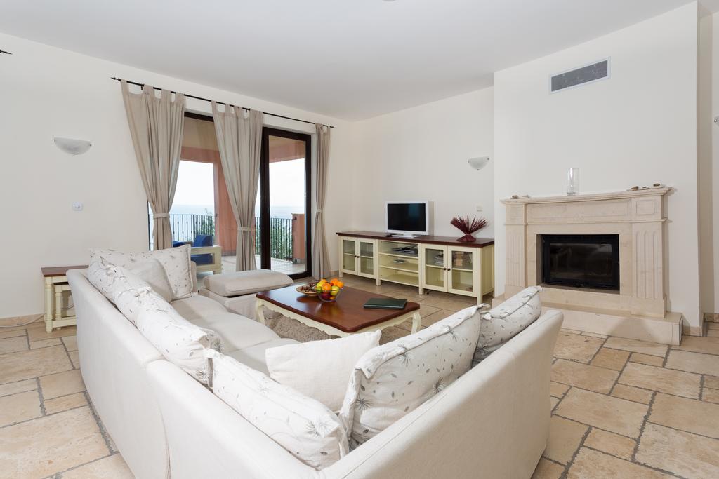 Three-Bedroom Apartment Balcony Sea View