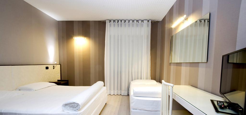 Triple Room,917097769:JPEG