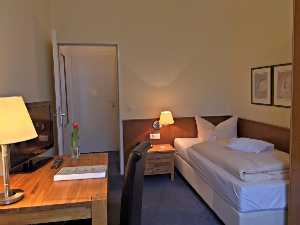Single Room,1638473099:JPEG