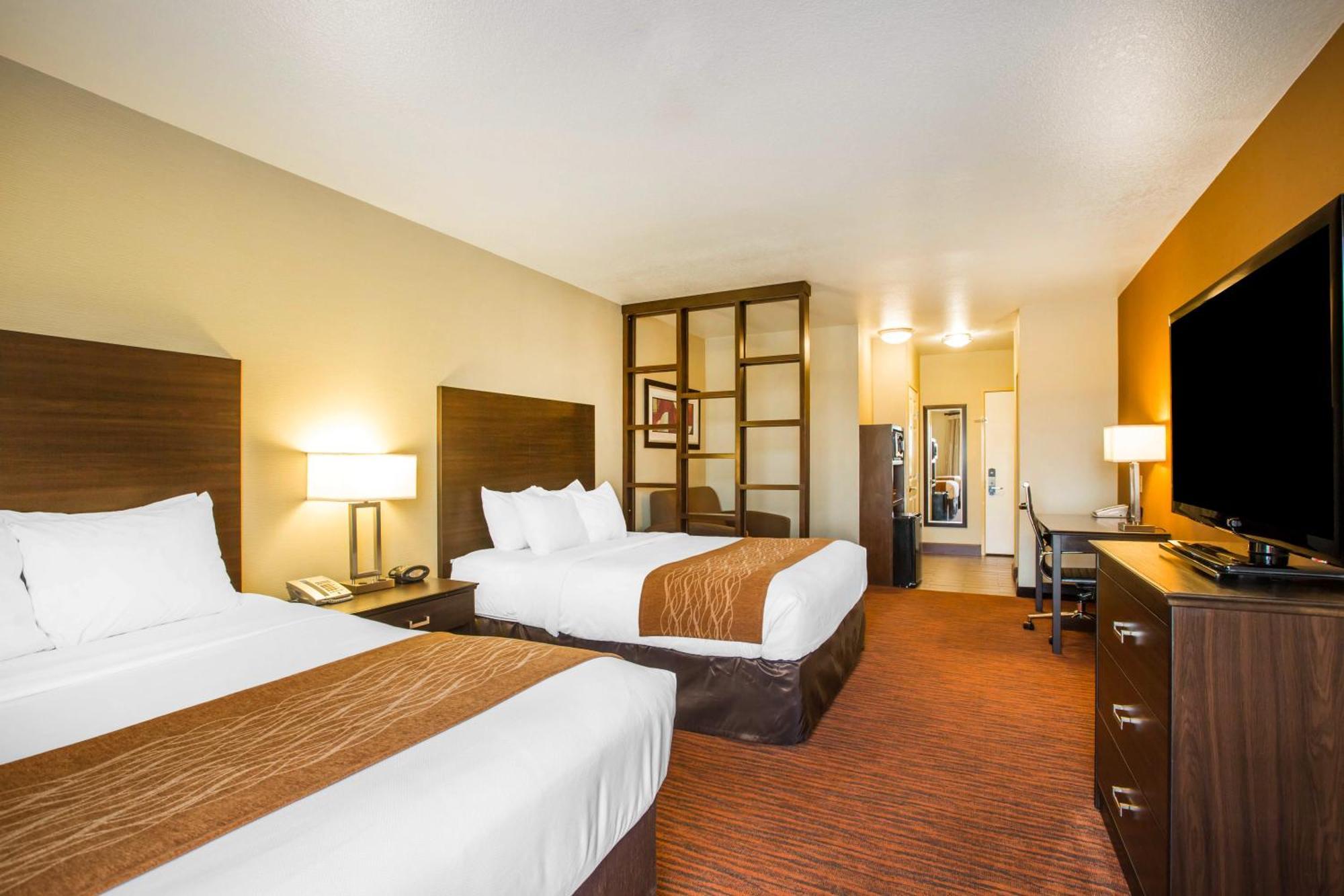Queen Suite Two Queen Beds