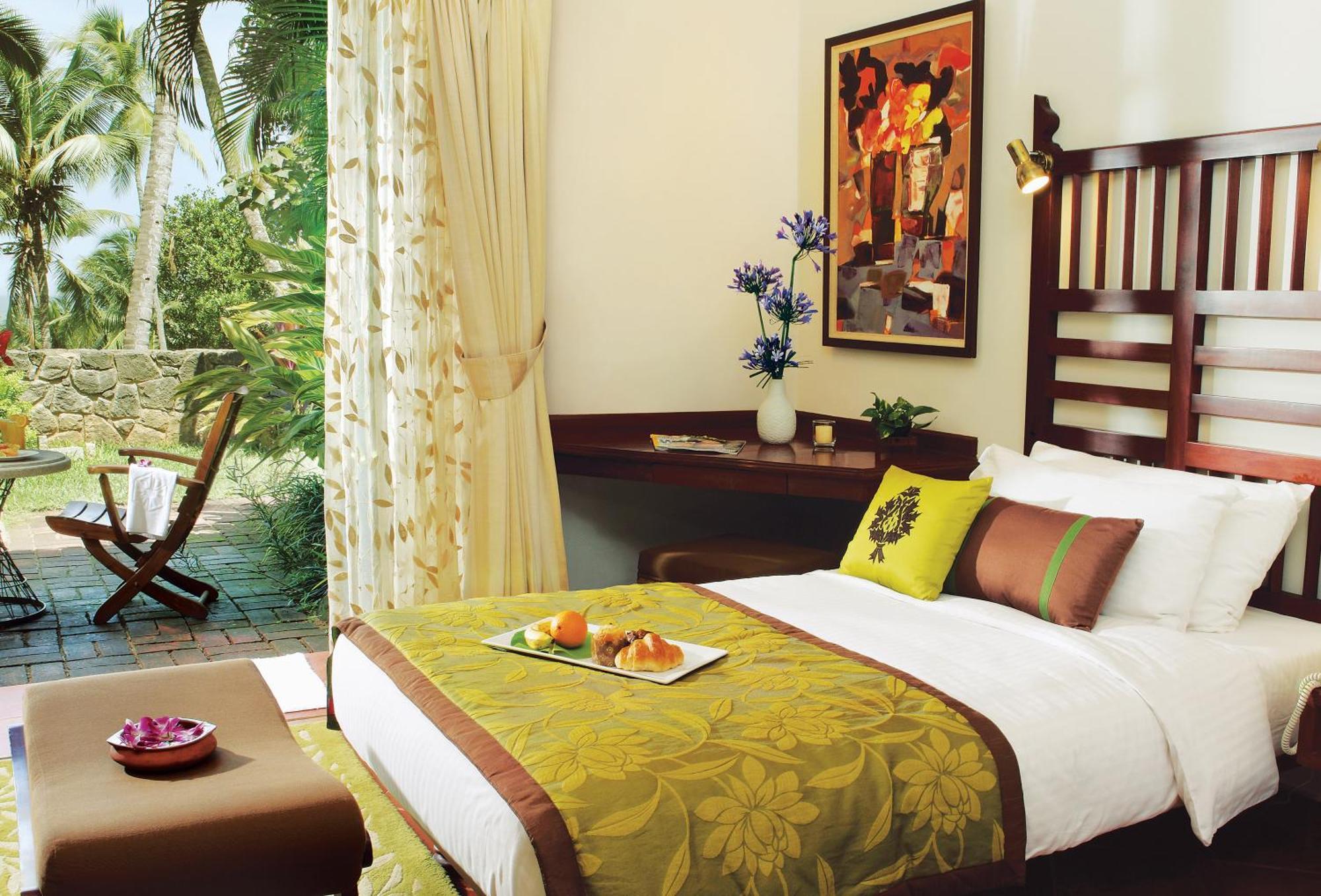 Superior Cottages Garden View King Bed