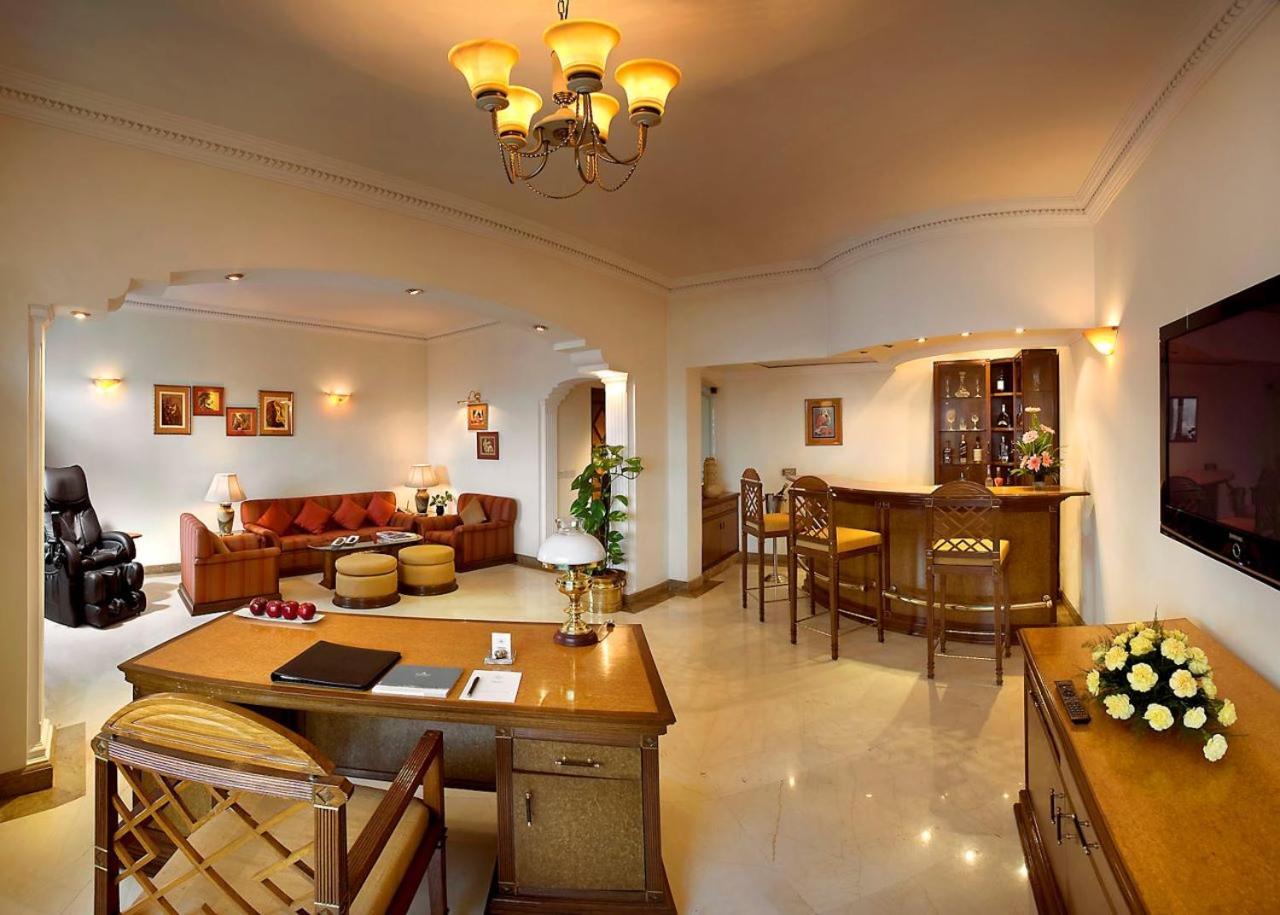Luxury Suite with complimentary breakfast, 15% Discount on F&B ,3 pints of beer at Atrium Bar, Two way Airport Transfer