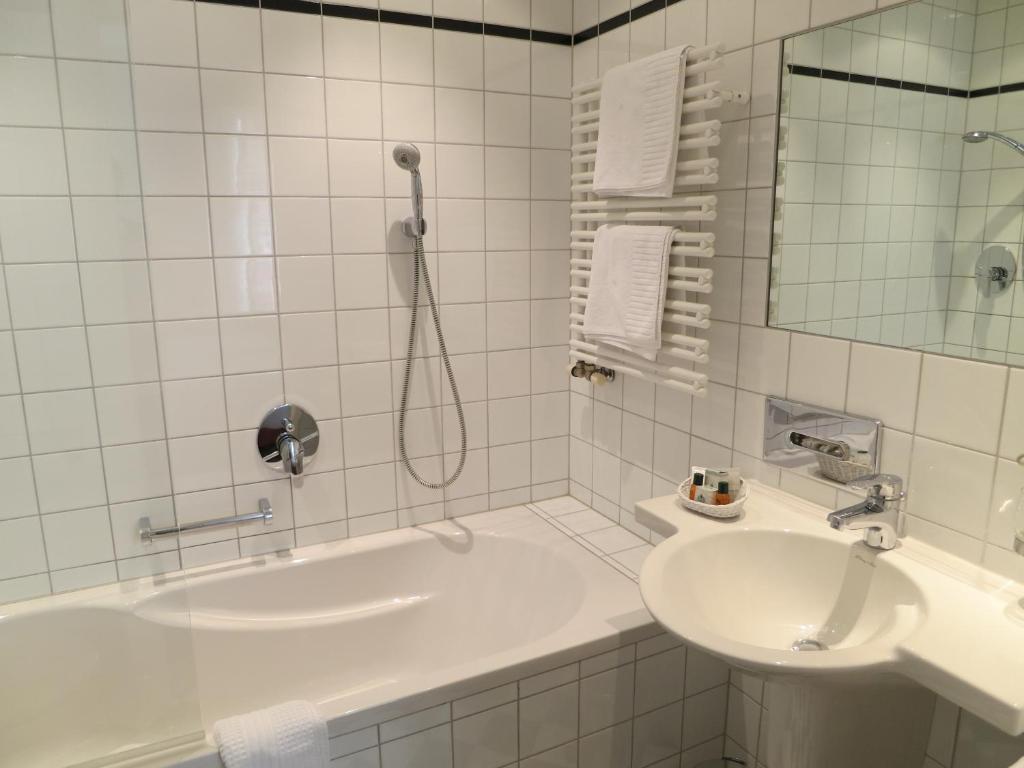 Classic Double Room,688065933:JPEG