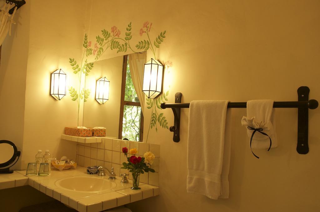 Habitación con cama extragrande.
