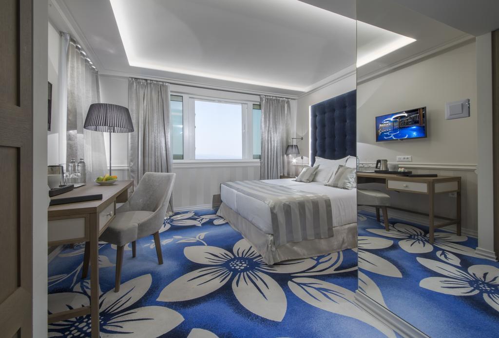 Standard Double or Twin Room with Sea View