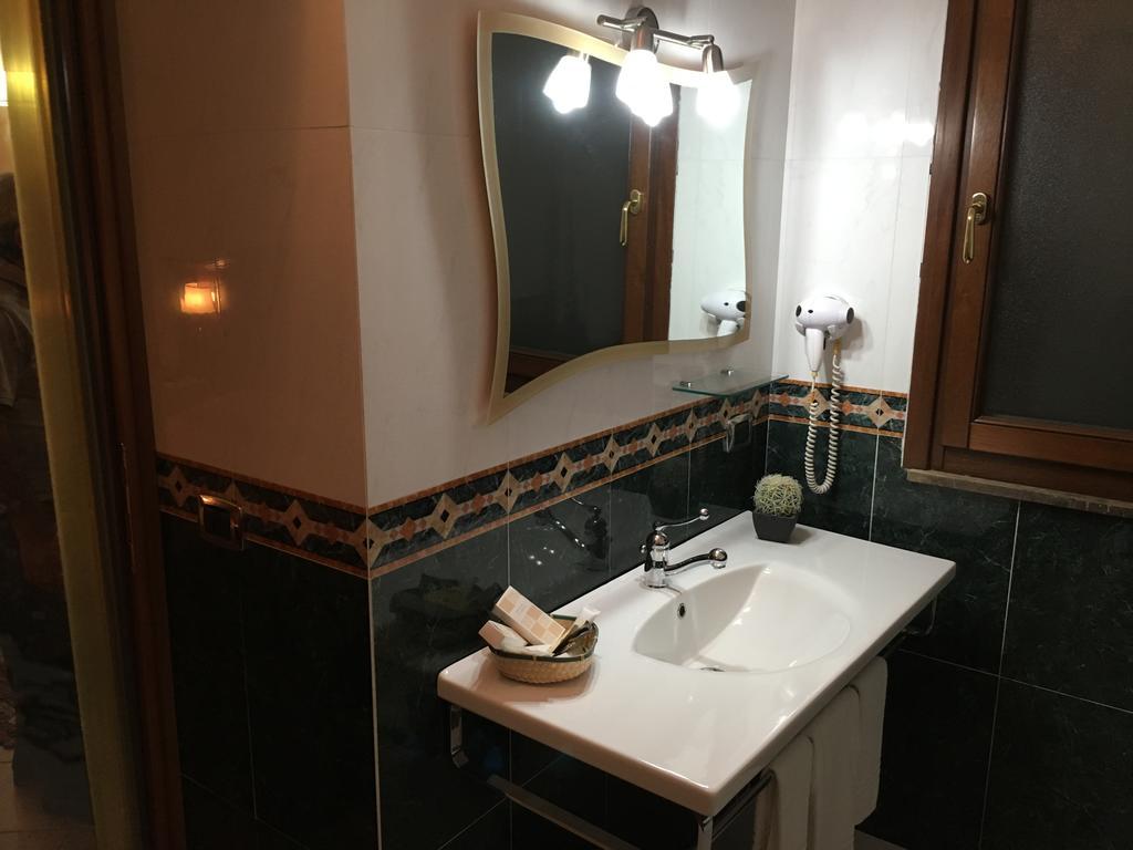 Standard Triple Room,378115729:JPEG