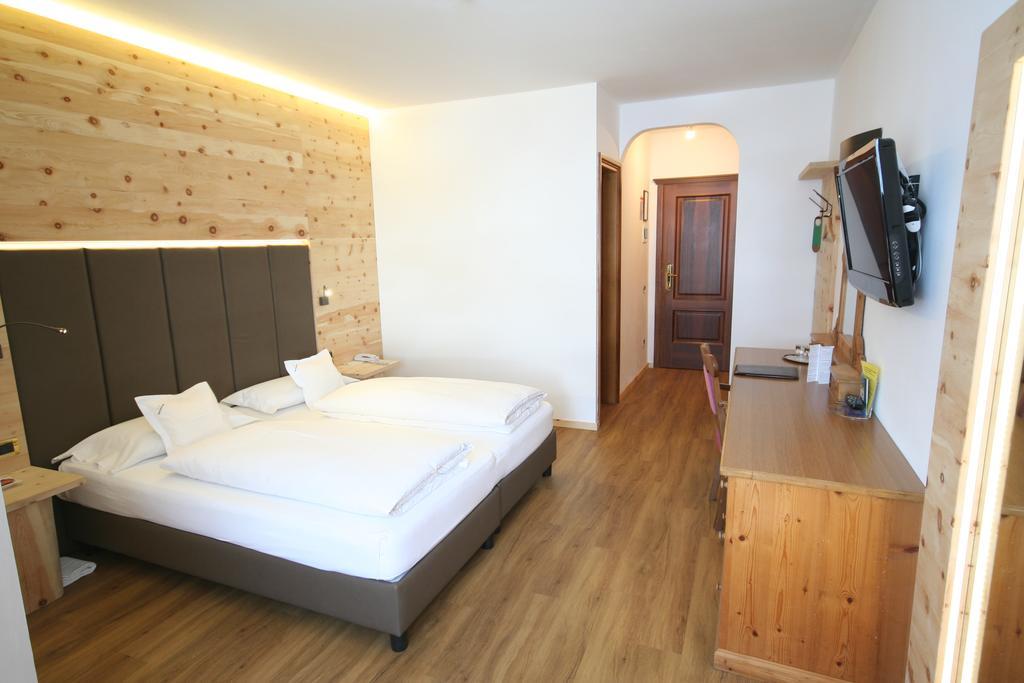 Standard Double or Twin Room Balcony,377177425:JPEG