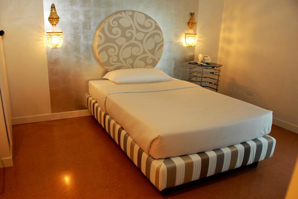 Single Room,1765873592:JPEG