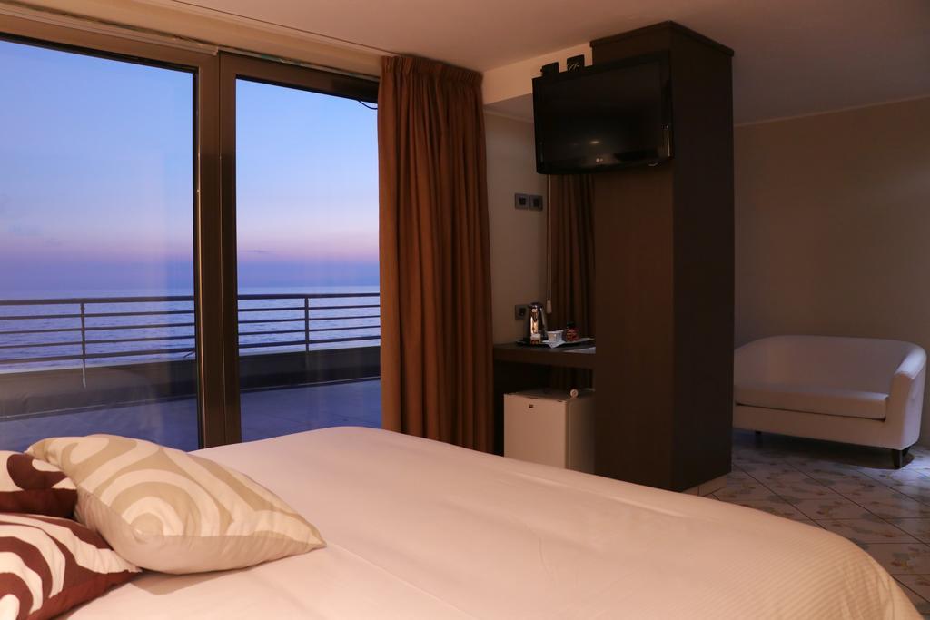 Deluxe Double Room with Sea View