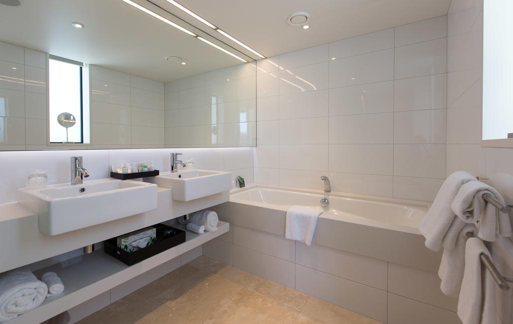 Business Level One Bedroom Suite