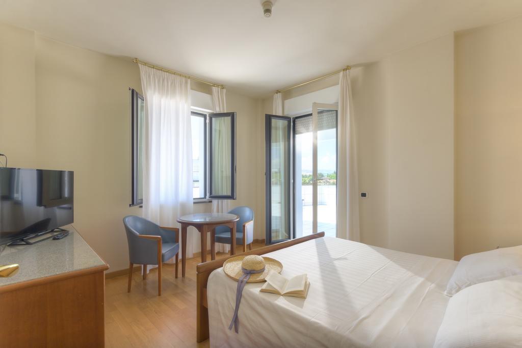 Suite Terrace,408897633:JPEG