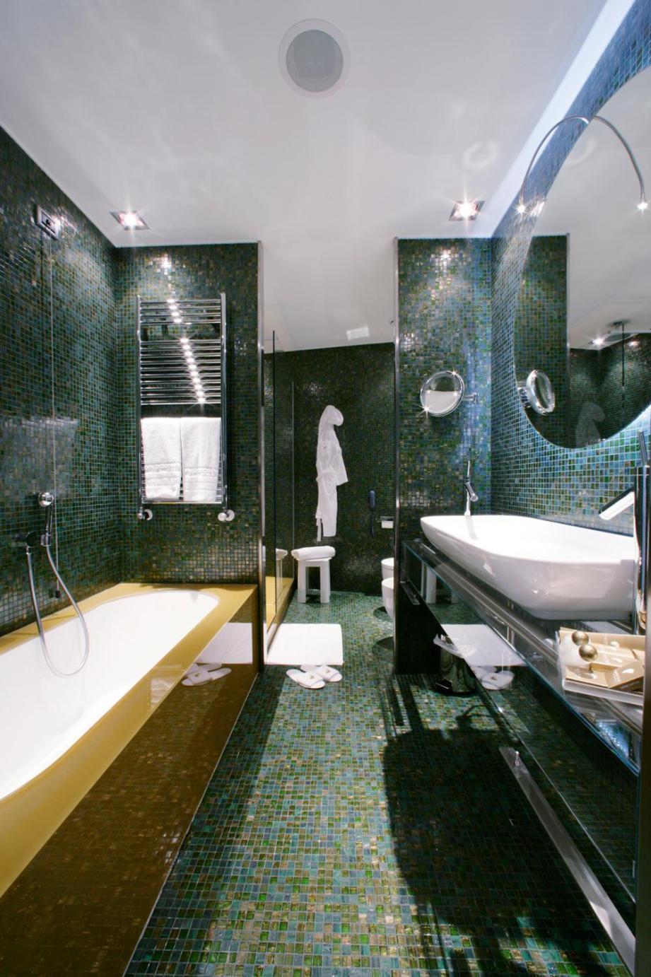 Deluxe Suite with Spa Bath