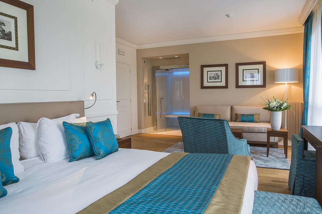 Junior Suite with Balcony