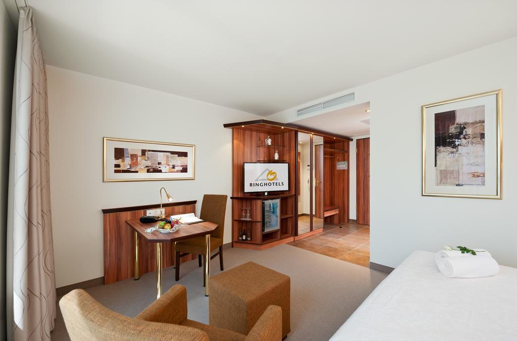 Superior Single Room,413298864:JPEG