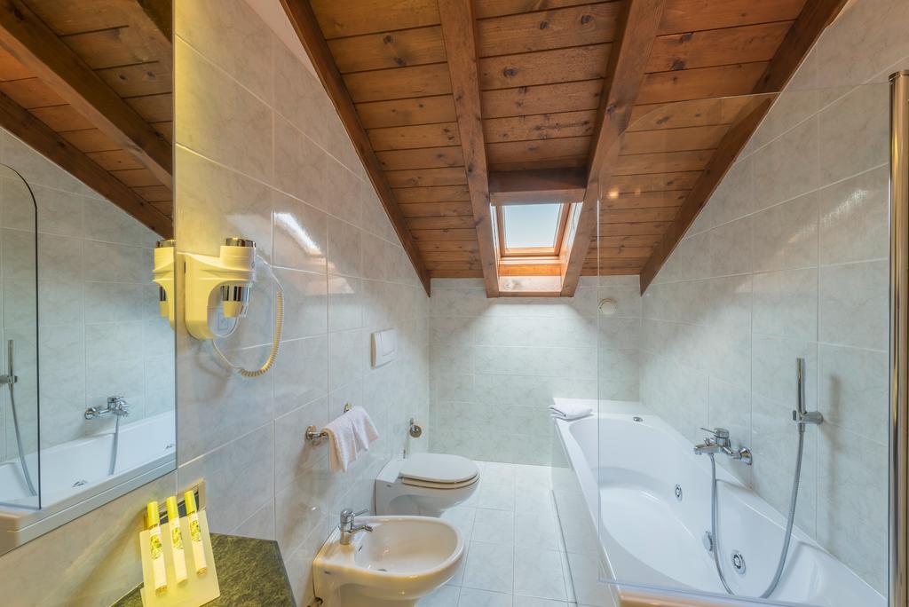 Attic Double Room,1110993390:JPEG