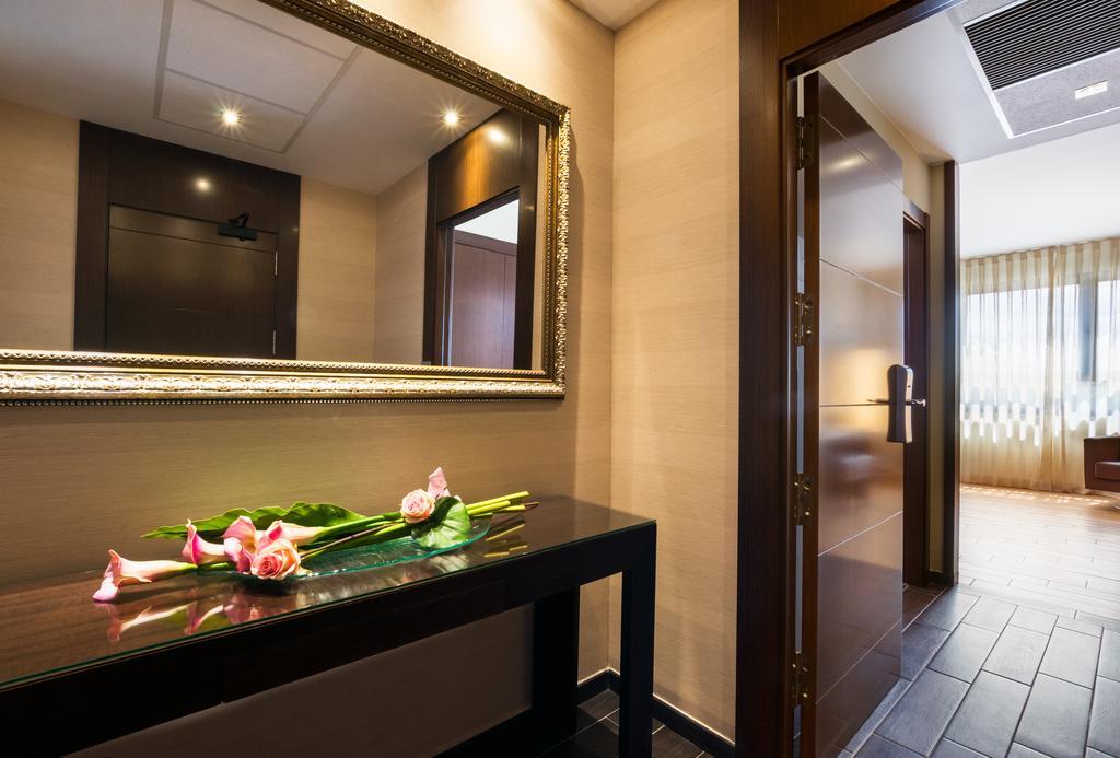 Deluxe Suite,415385088:JPEG
