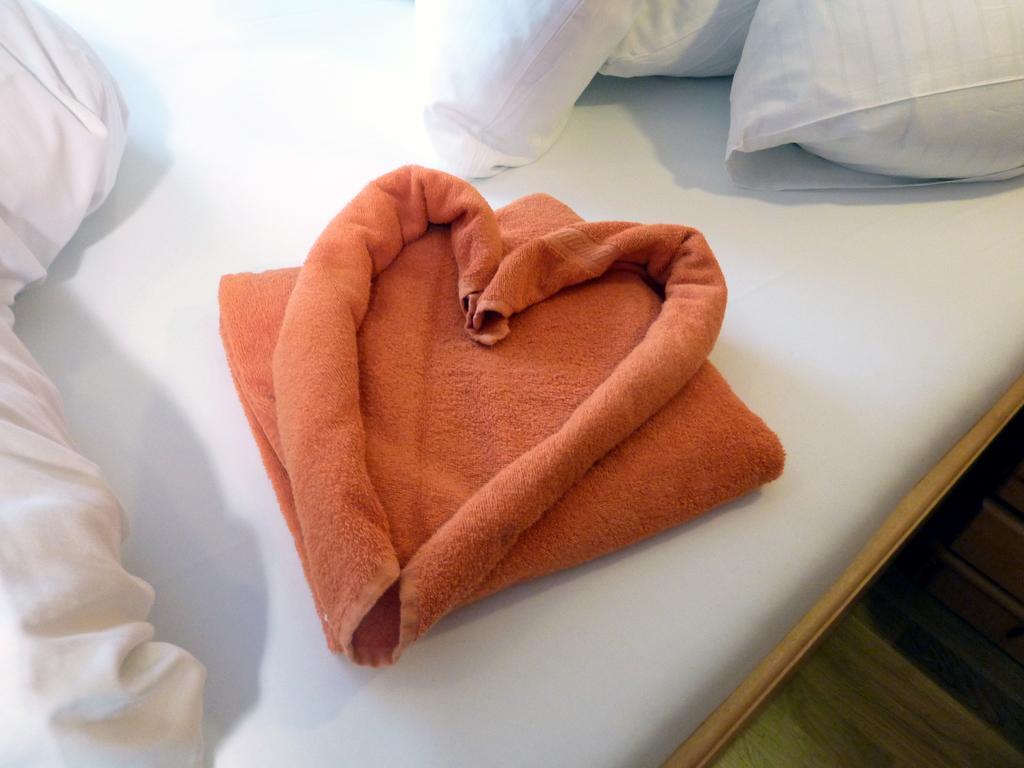 Two-Bedroom Apartment,757710343:JPEG