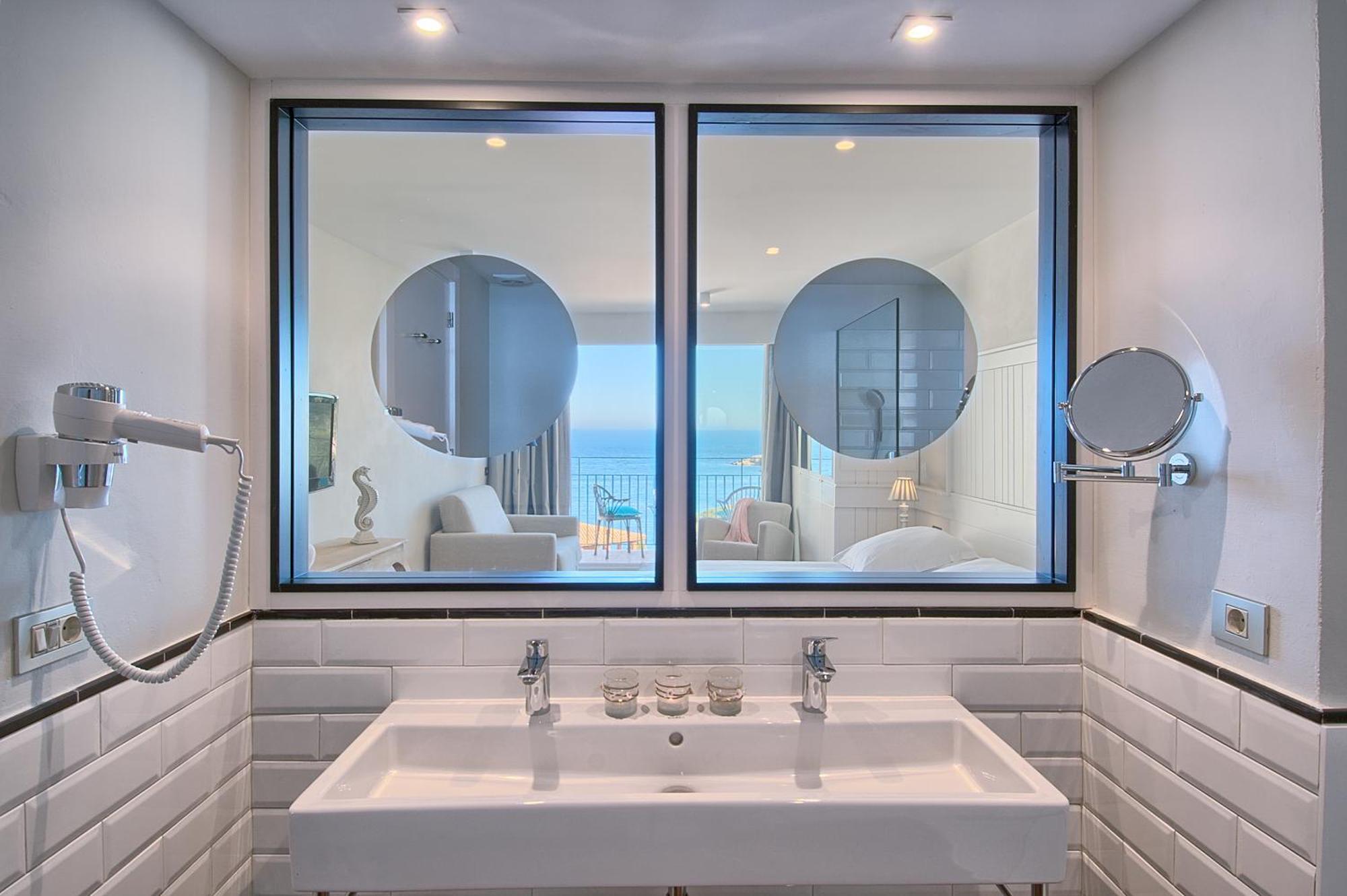 Double or Twin Room Terrace Sea or Beach View