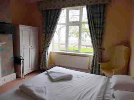Large Double or Twin Room Sea View