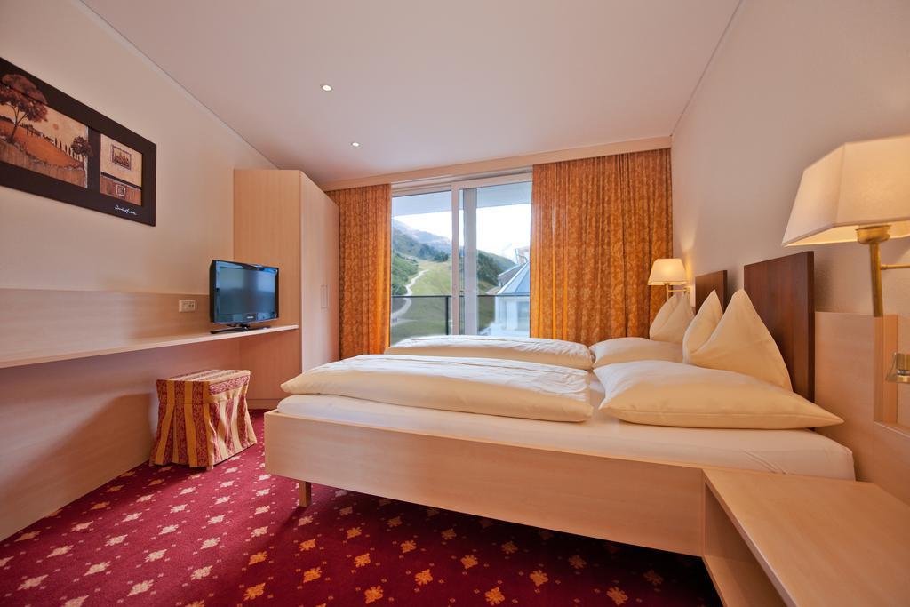Suite Balcony,437049984:JPEG